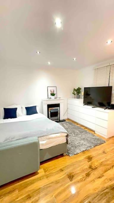 A Beautiful Stylish 2 Bedroom Apartment -City Of Лондон Экстерьер фото