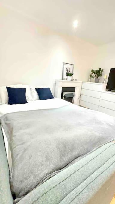A Beautiful Stylish 2 Bedroom Apartment -City Of Лондон Экстерьер фото